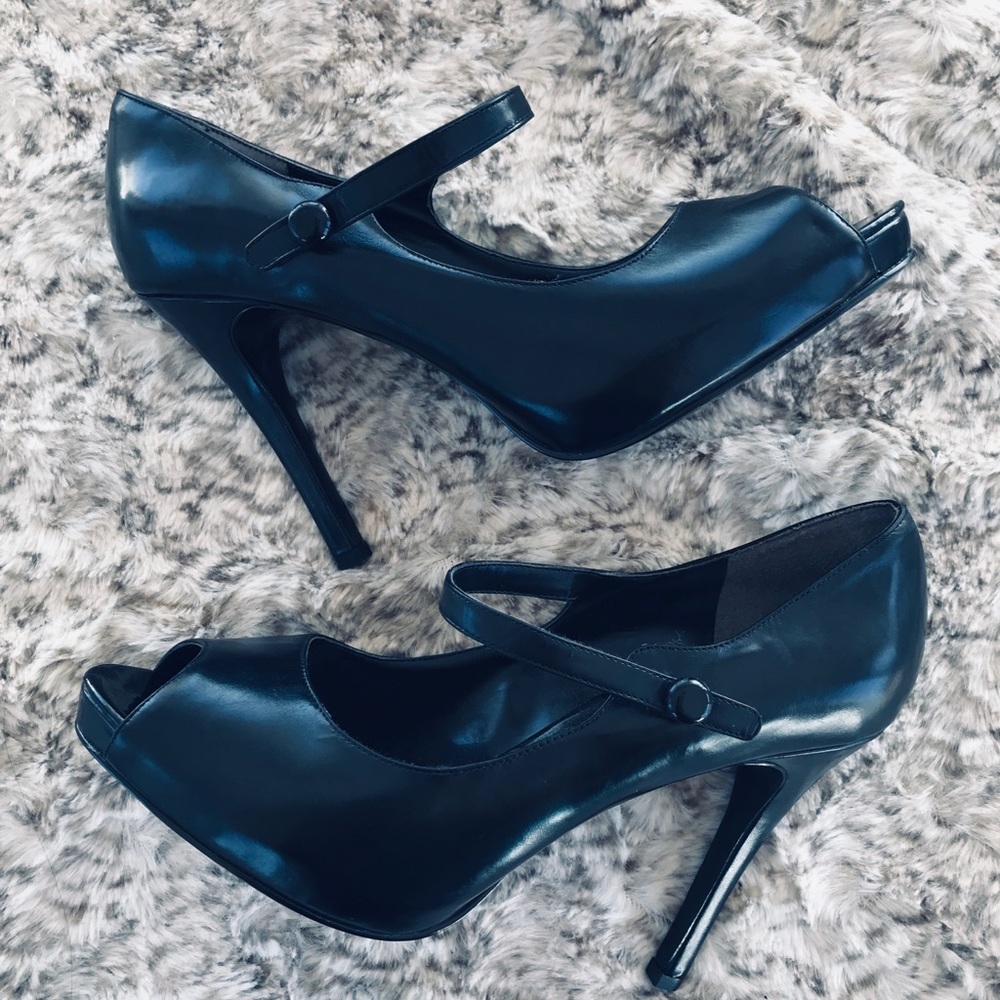 Nine West Luminous Black peep toe heals